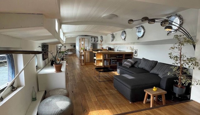 Exclusive: Luxury Houseboat in the Amstel River!