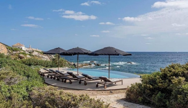 Exclusive Seafront Villa with Private Pool in San Stèfano