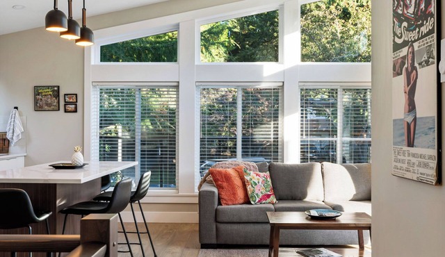 Executive Suite! Luxurious space w/private deck. Stroll to shops & restaurants.