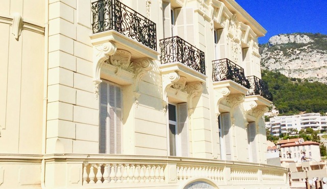 Flat in Beausoleil, Monaco for 2-4 people with sea view terrace & paying parking