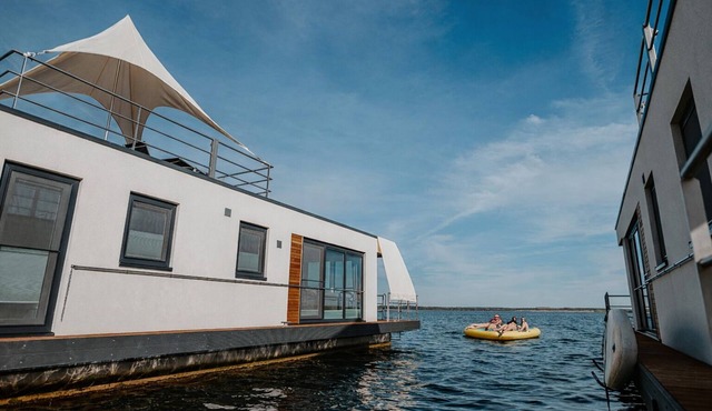 Floatinghouse KonTiki: Lake view, terrace & fireplace for 6 guests