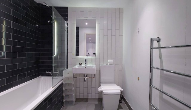 Fully Serviced One Bed Apartment in RW