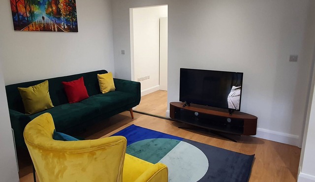 Garland Stylish Apartment 2 In Greater London