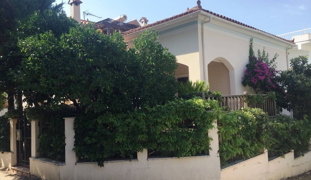 Gerani House Located at a quite neighborhood near to Askeli beach & supermarket