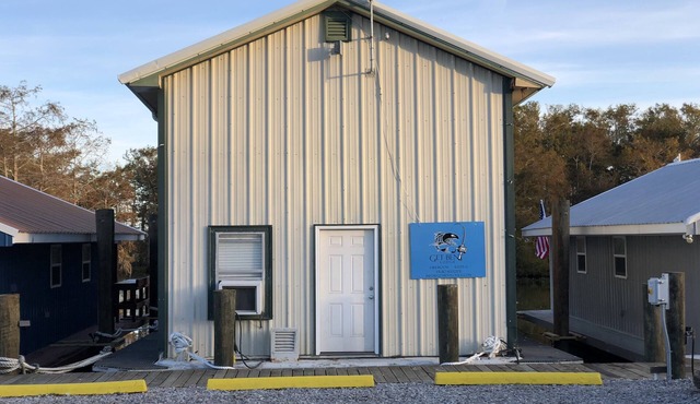 Get Bent Lodge - A Cypress Cove, Venice La houseboat WITH STARLINK WIFI!