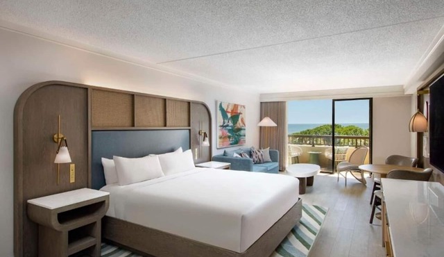 Get Ready for Blissful Getaway! Beachfront, w/Swimming Pool, Pets Are Welcome!