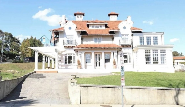 Gorgeous Large Historic Boston Home. Very spacious STR-26-7