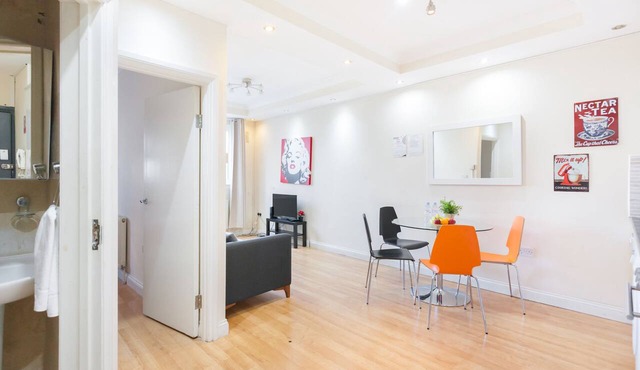 Great Apartment 2 Min to Station - 1