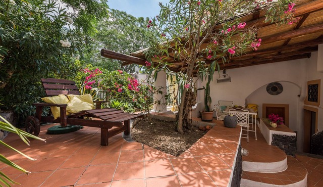 Green studio apartment in Salina Aeolian Islands 900 meters from the sea