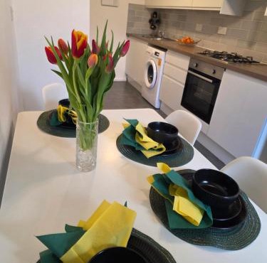 Green & White Haven-Spacious 3BR