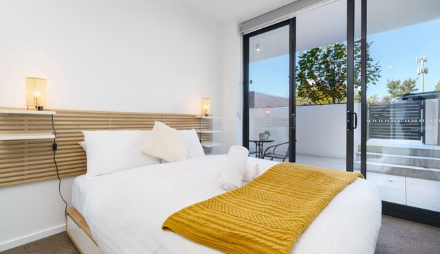Griffith Apartment | Prime Location+Courtyard+Gym