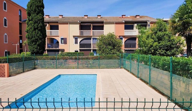 Ground-floor studio apartment terrace, swimming and parking 4CORO77.