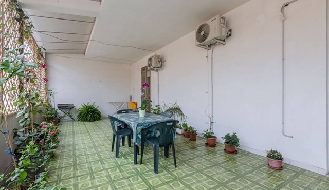 GuestHost - Cagliari Comfy Apartment with Terrace & Netflix!