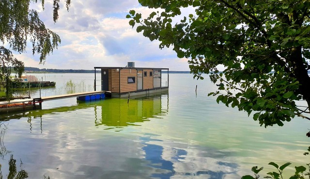 Hausboot am See
