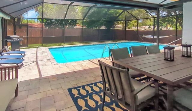 Heated Pool! Huge Walk In Shower! 5 min to beach!