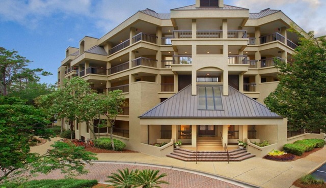 Hilton Head 2BR Villa – Walk to Marina, Dining & Lighthouse