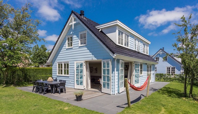 Holiday Home near Dutch Coast & Green Park