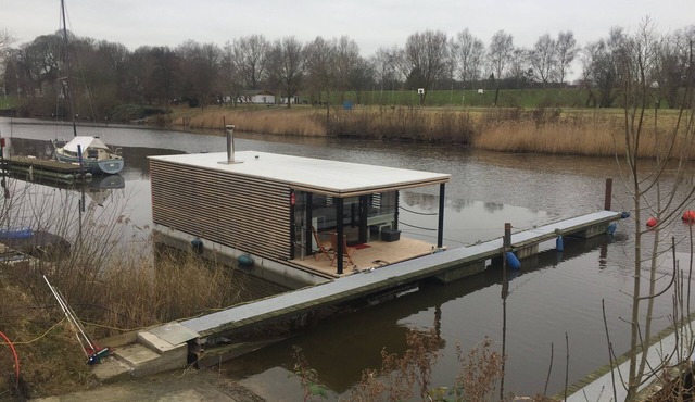 Houseboat HT 4; with fireplace for 4 people in an idyllic location in Wilhelmshaven