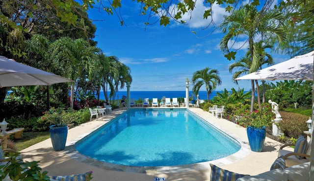 Impressive 4 bedroom villa with large private pool