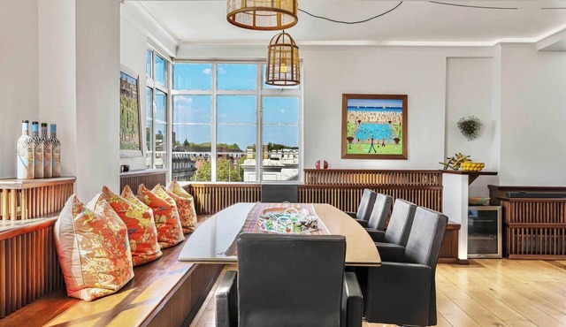 Kensington 6-Bed | 4000 Sqft | AC & Parking