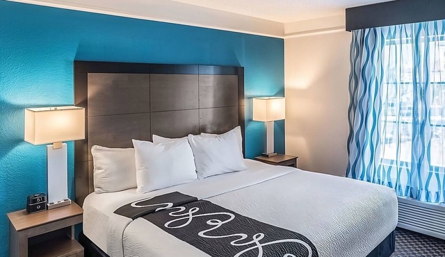 King Deluxe Suite, La Quinta, Spacious & Comfy, Right off Interstate 10