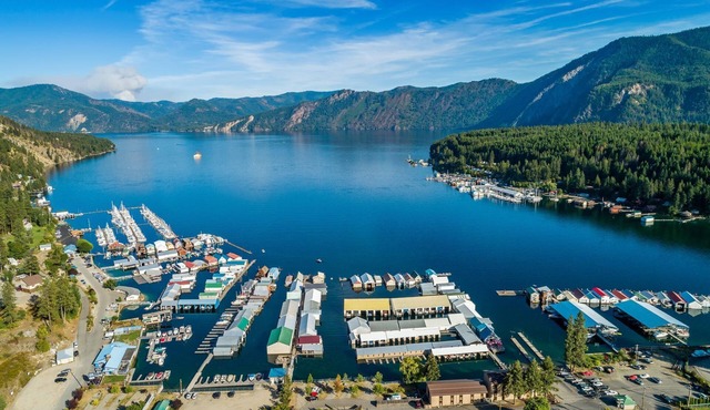 Lakefront Perfect Holiday/Boat Garage