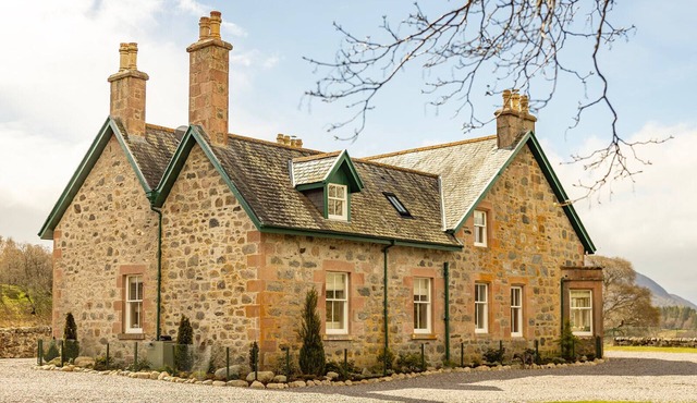 Large Luxury Holiday home near Loch Ness