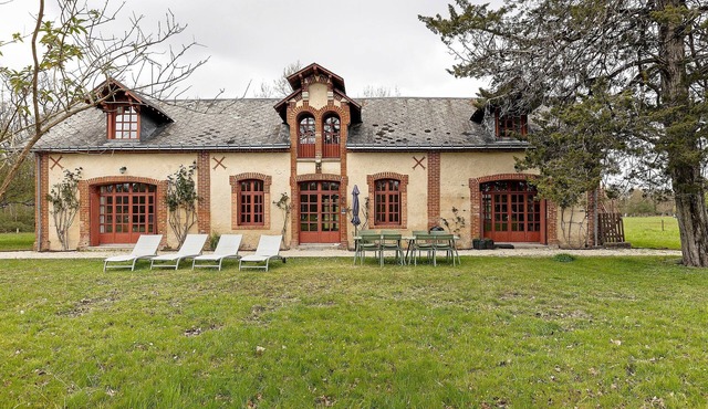 Les Ecuries – Domaine de la Trigalière with Shared Pool