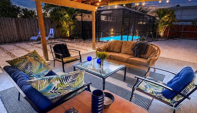 Location! Minutes from downtown St Pete, Private Pool Home Walk to Everything