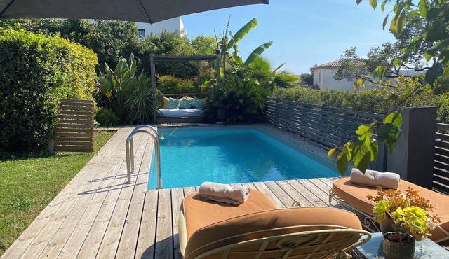 Lodging with swimming pool and private garden on the hills of Cagnes sur Mer