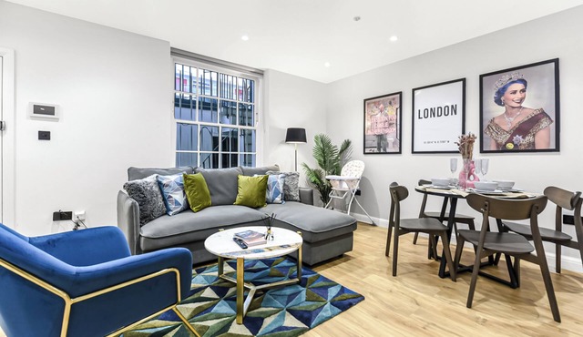 London Calling: 2BR Flat with Chic London Flair