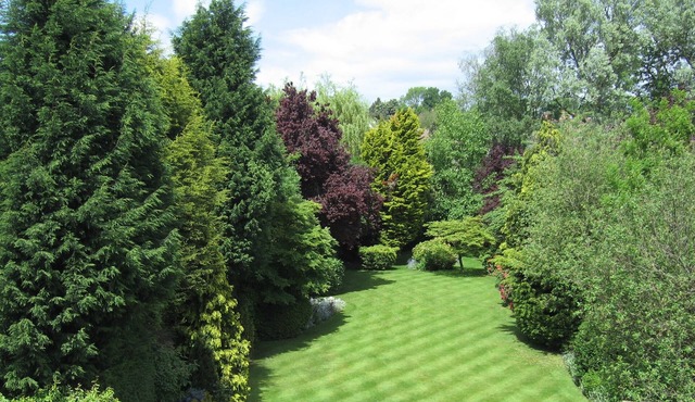 Lovely, spacious home with huge rear garden
