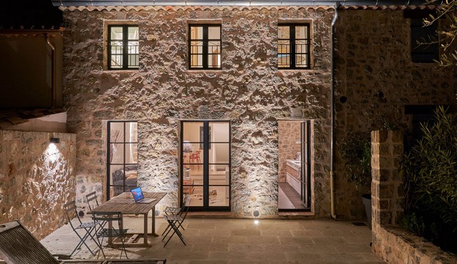 Luxurious charming 18th century house with a large terrace in the Provençal village