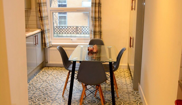 Luxury 4/5 bed 2 bath Victorian London home