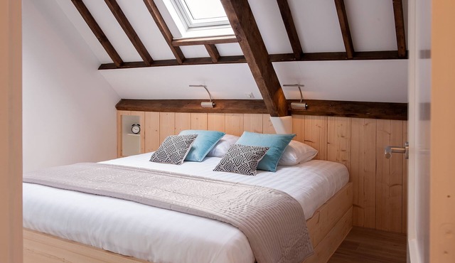 Luxury group accommodation, 30 minutes from all big cities and sea.
