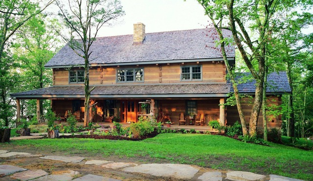 Luxury Log Home. Douglas Lake Estate. 40 acres with only 2 homes.
