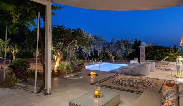 Luxury Villa Mami with 4 Bedrooms and Private Pool close to beach in Pefkos