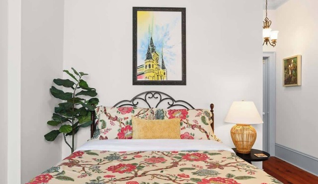 Maison Royal, Steps to French Quarter