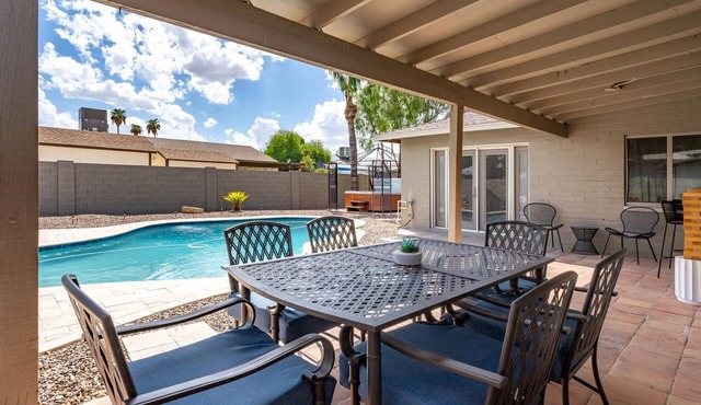 Min from Sports Stadiums | Pool & Hot Tub