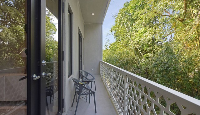 Modern 2BR Steps to Beach Gated Community w/Gym