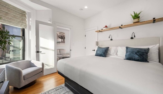 Modern Luxury 2BR | King + Queen | Suite 8
