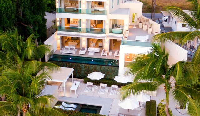 Modern Luxury Beachfront Vacation Home - Footprints