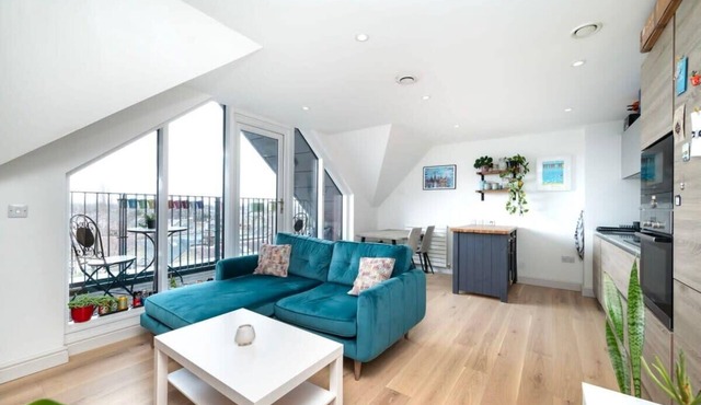 Modern Urban Apartment in London