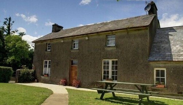 Nells Farm House with mountains views and hot tub