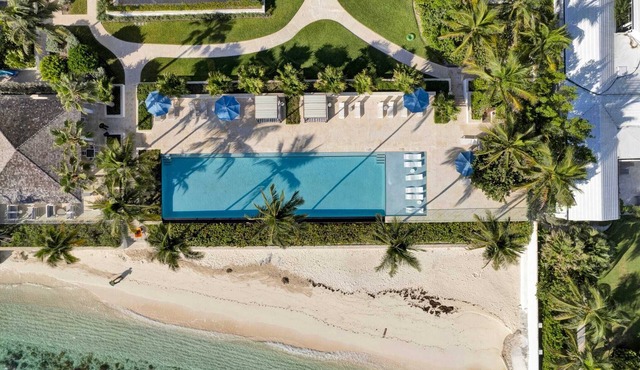 *NEW* Oceanfront apartment steps away from Baha Mar