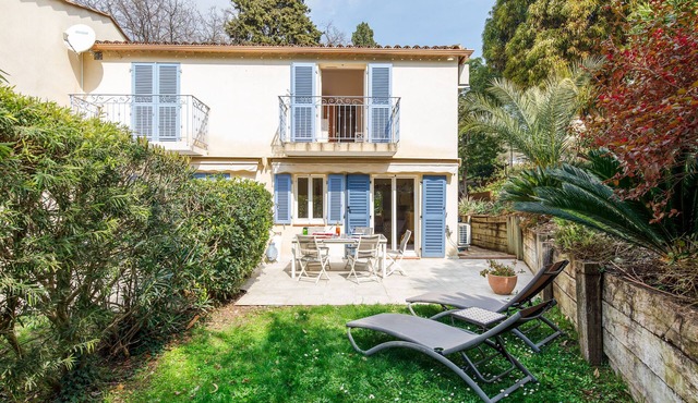 Nice house with private garden, swimming pool, near beach