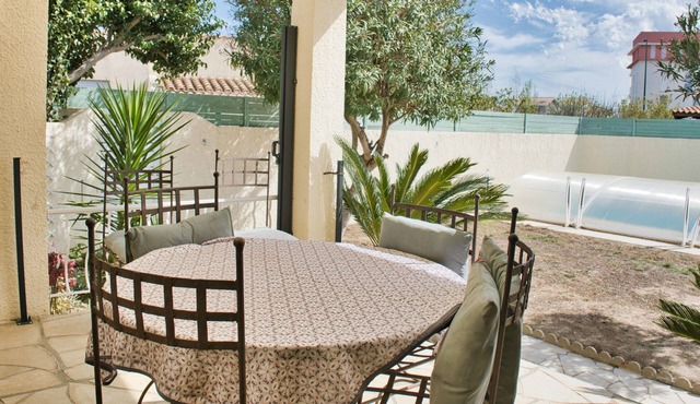 Nice spacious house with garden and swimming pool