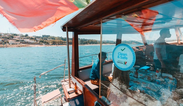 Night on Board Chris-Craft Douro Experience