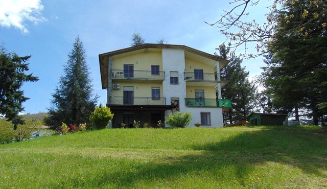 One bed apartment with private balcony, second floor