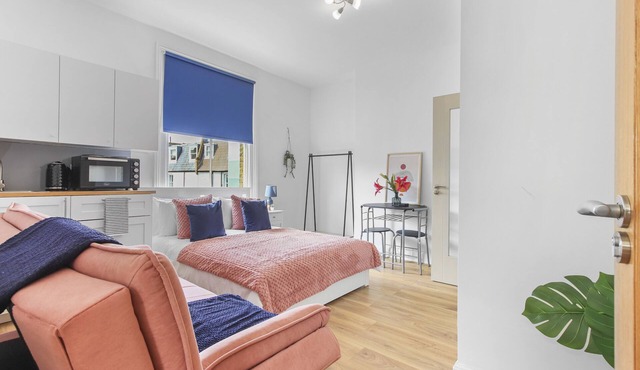 Our studio is a home away from home! In the heart of Hammersmith and Fulham.